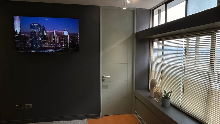 Apt Las Condes, king bed, parking, Escuela Militar | ChileWithYou